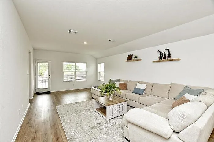 2108 Golden Grain Ln — Photo 9