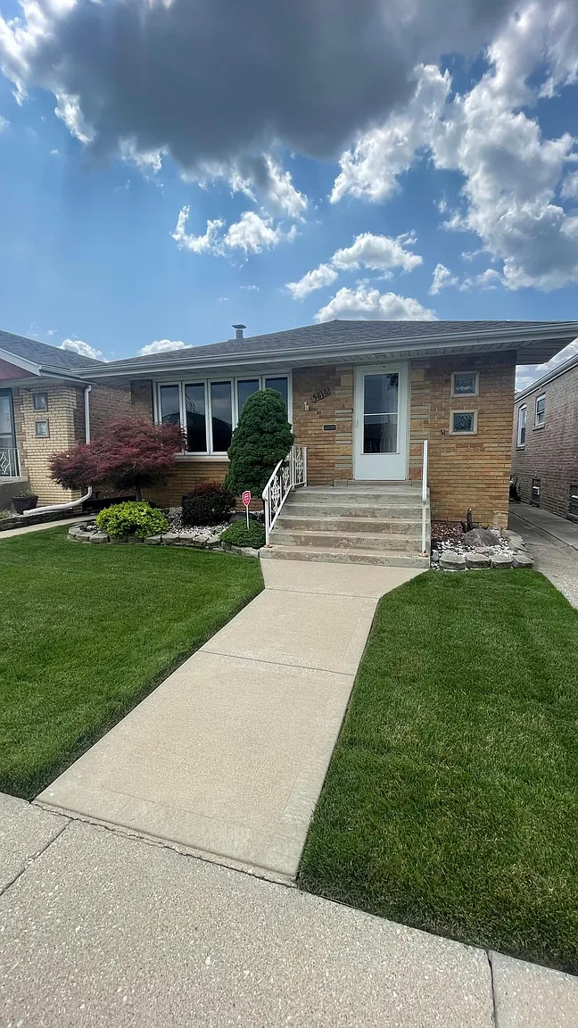 5810 S Menard Ave photo 1