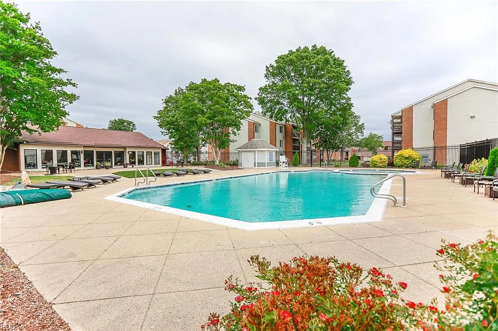 2 bed, 734 sqft, $1,395 — Photo 1