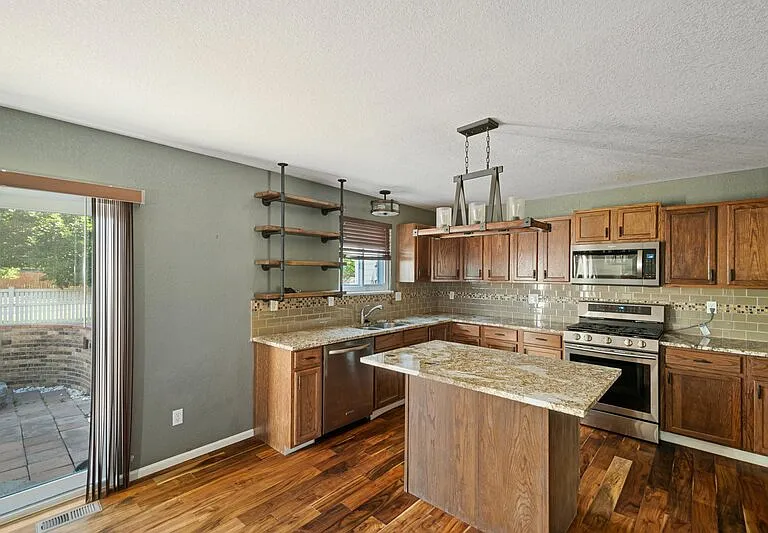 4635 W 63rd Pl — Photo 6