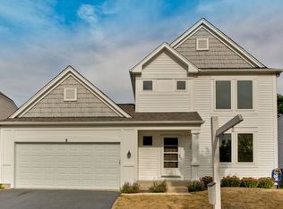8 Stanton Ct, Lake In The Hills, IL 60156