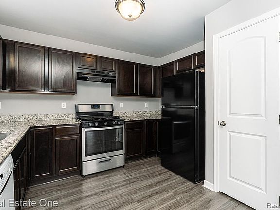 3rd image of 2249 Legacy Dr