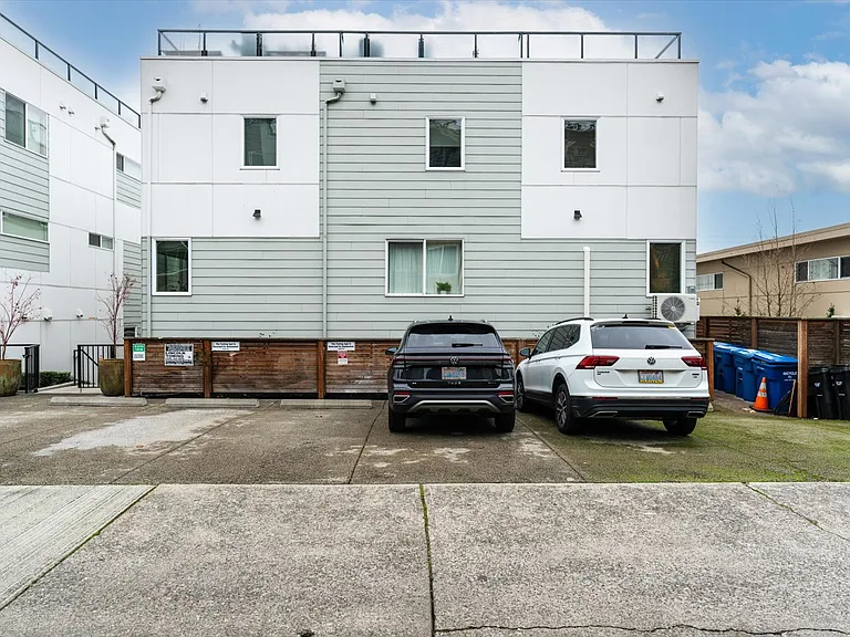 2218C Franklin Ave E #C — Photo 5