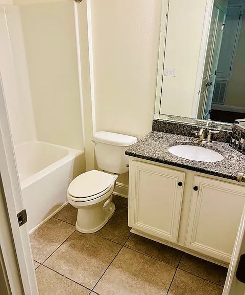 20 E Shady Oaks Ln #D — Photo 16