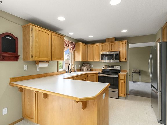 3rd image of 16306 NE 37th Cir