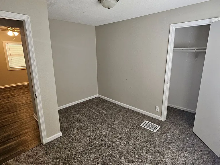 609 N Hocker Ave — Photo 8