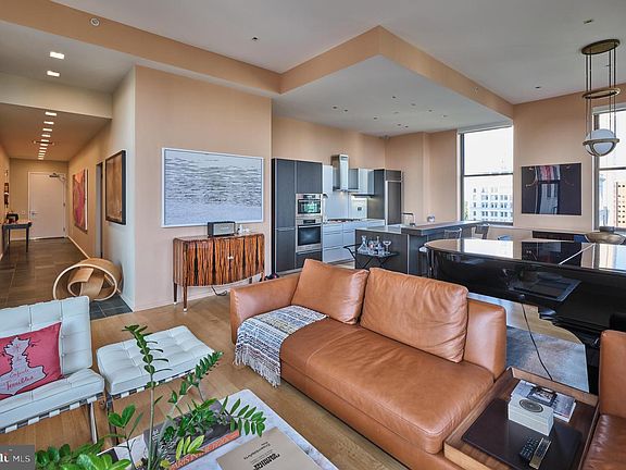 5th image of 210 W Washington Sq APT 8SE