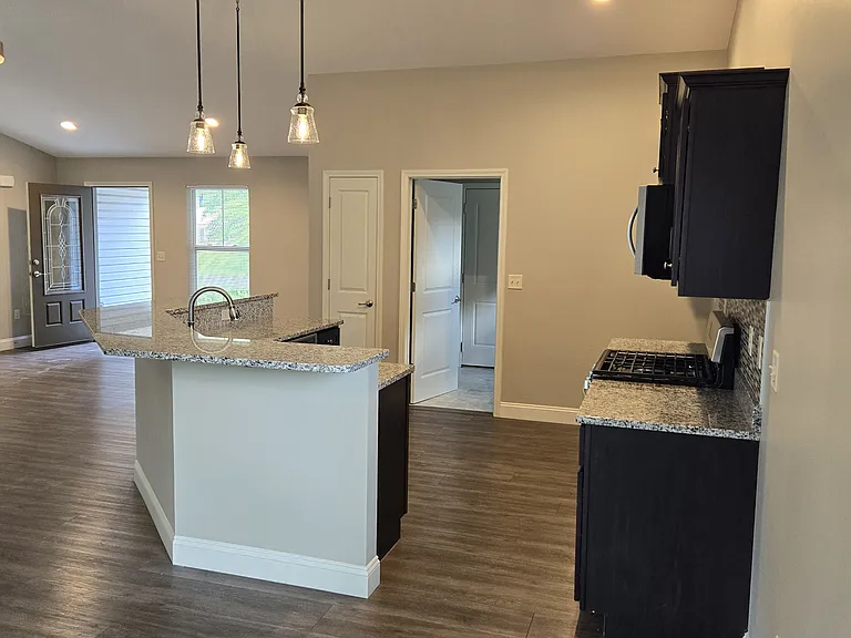 75 Lucinda Dr — Photo 6