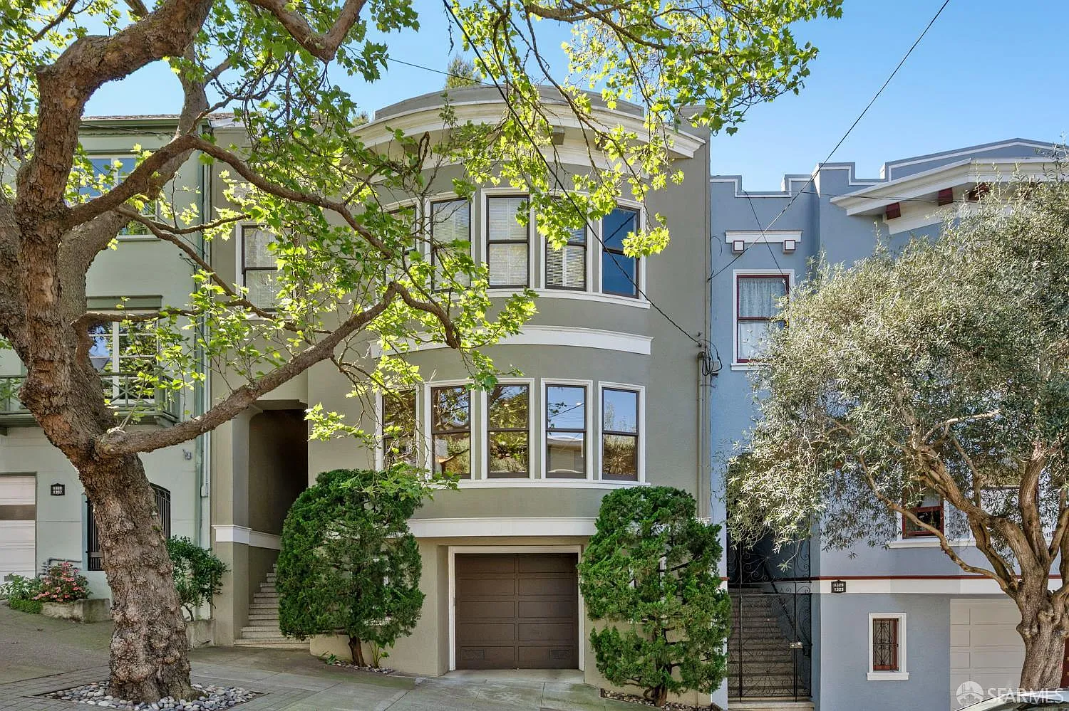 1327 Cole St photo 1