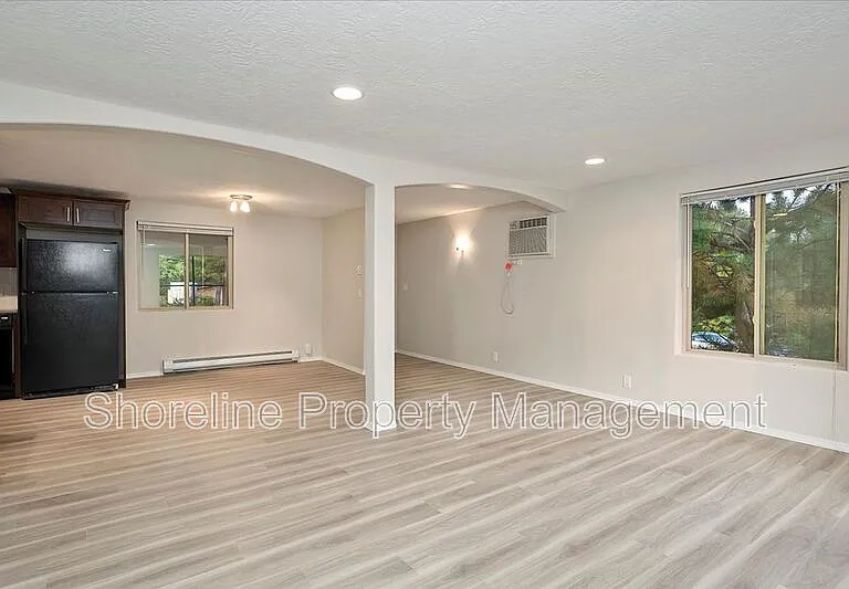 2085 W Brittany Ln #101 — Photo 15