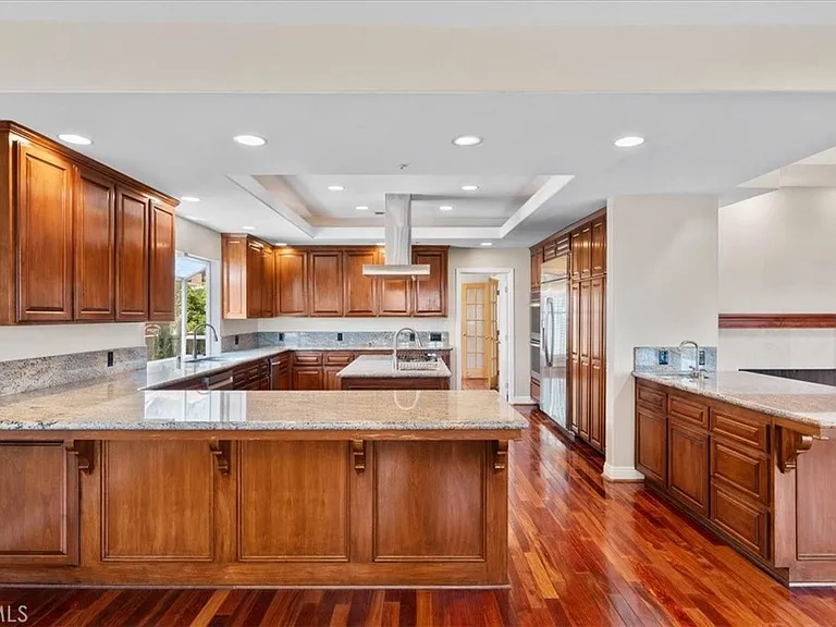 540 W 25th St — Photo 12