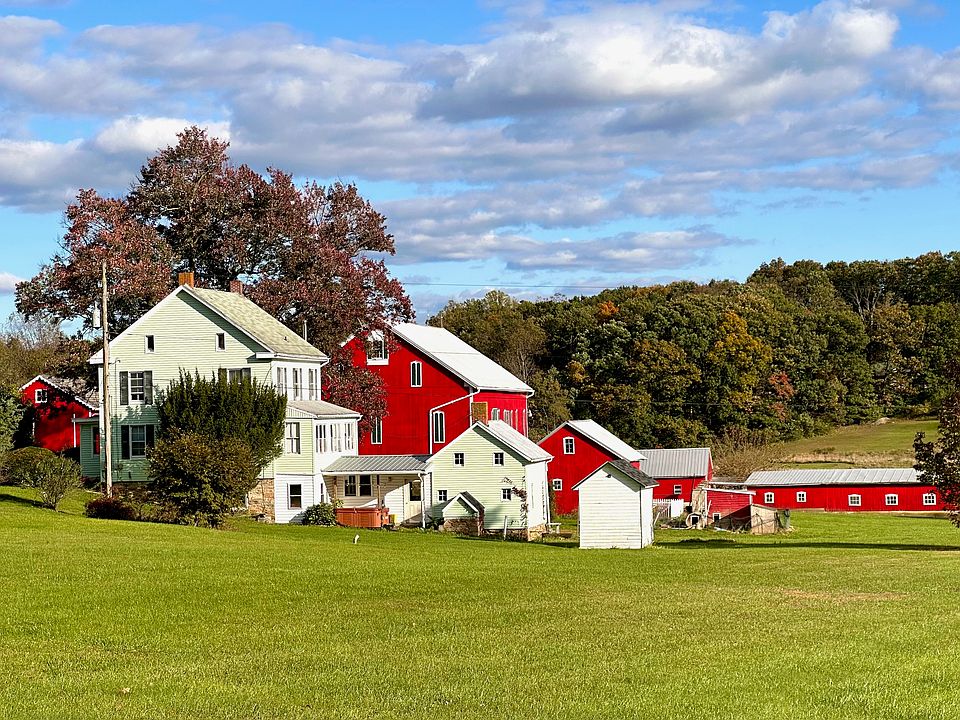 3039 Hobart Rd - Front
