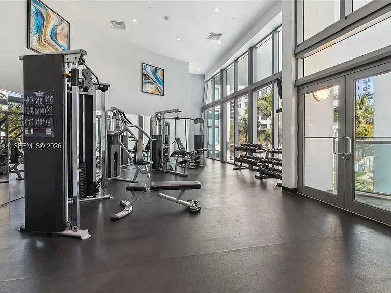 6000 Collins Ave #517 — Photo 24