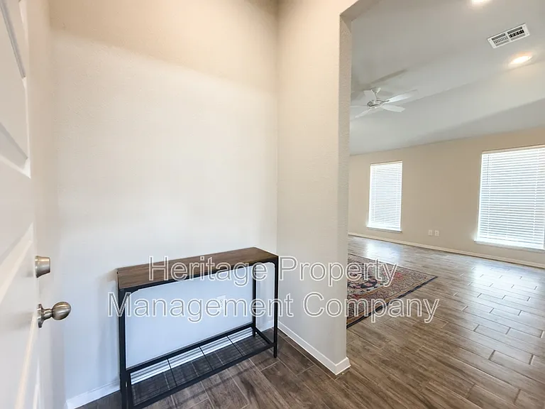 139 Lyndon Dr — Photo 20