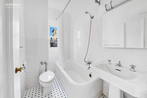 Sold by Sotheby's International Realty | media 7