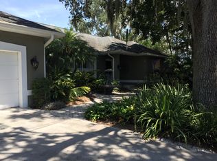 2825 Fairway View Dr, Valrico, FL 33596