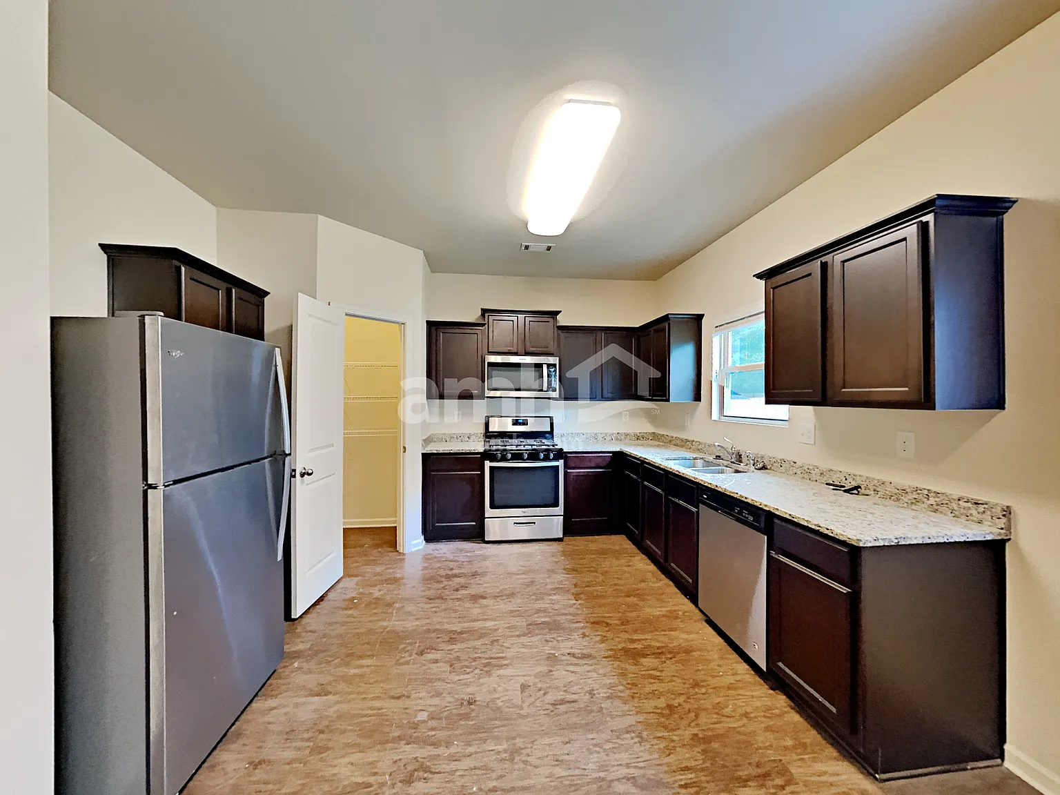 4 bed, 2.5 bath, 1829 sqft, $2,060 — Photo 3