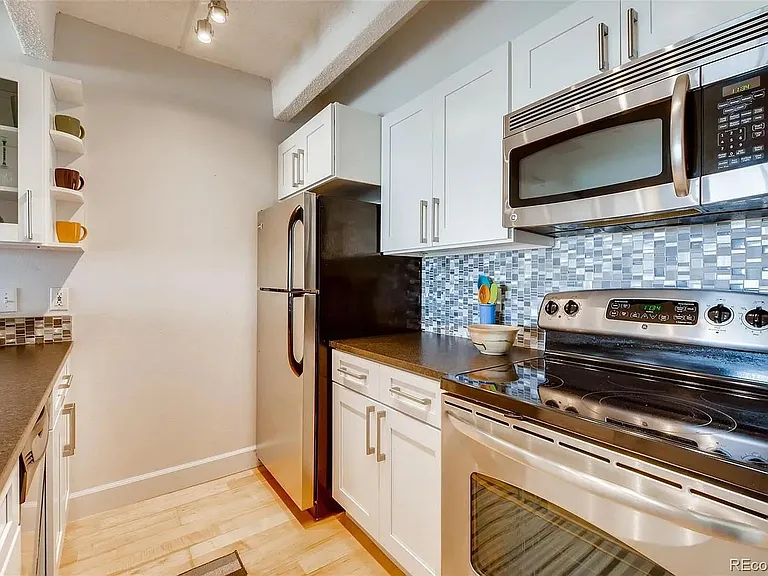 1433 N Williams St #805 — Photo 3