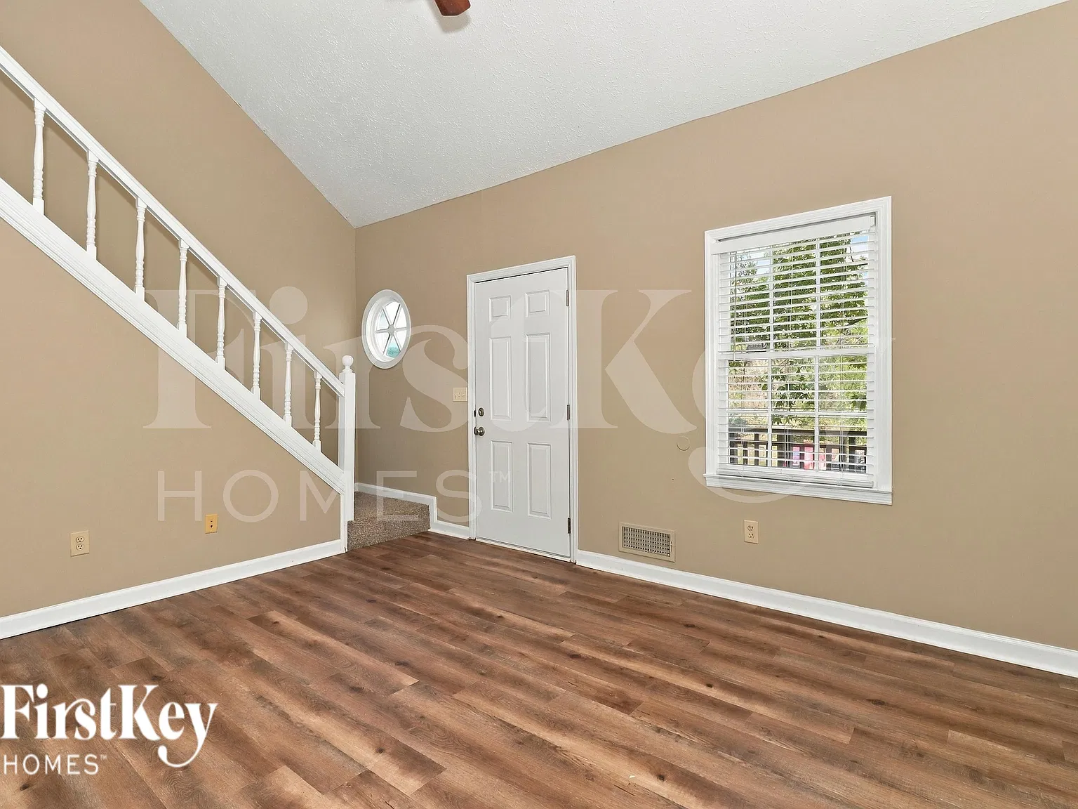 3 bed, 2.0 bath, 1746 sqft, $2,300 — Photo 4