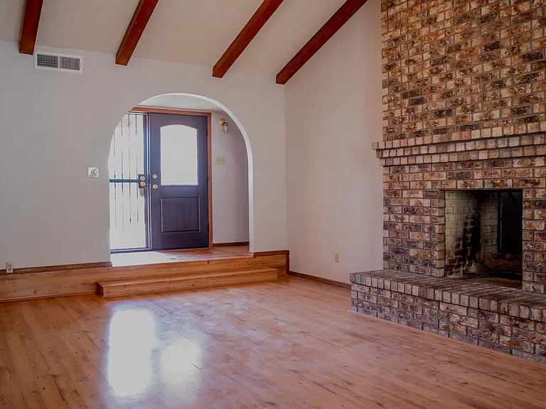 4521 R L Shoemaker Dr — Photo 3