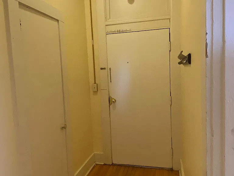 203 College St — Photo 5