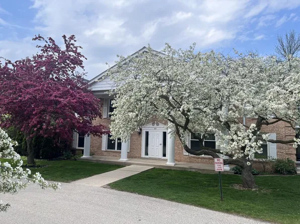 933 West Heritage COURT #207, Mequon, WI 53092