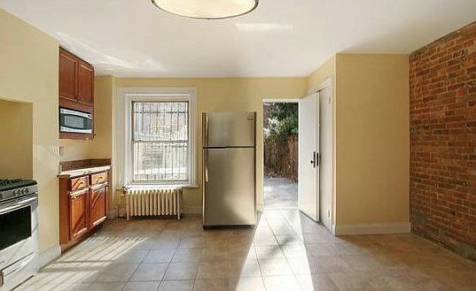 5th image of 142A Putnam Ave #1