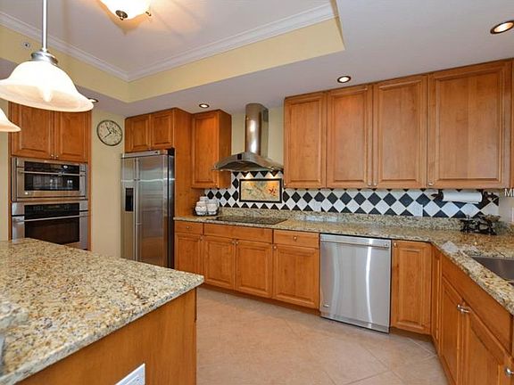 3rd image of 1660 Summerhouse Ln Suite 401