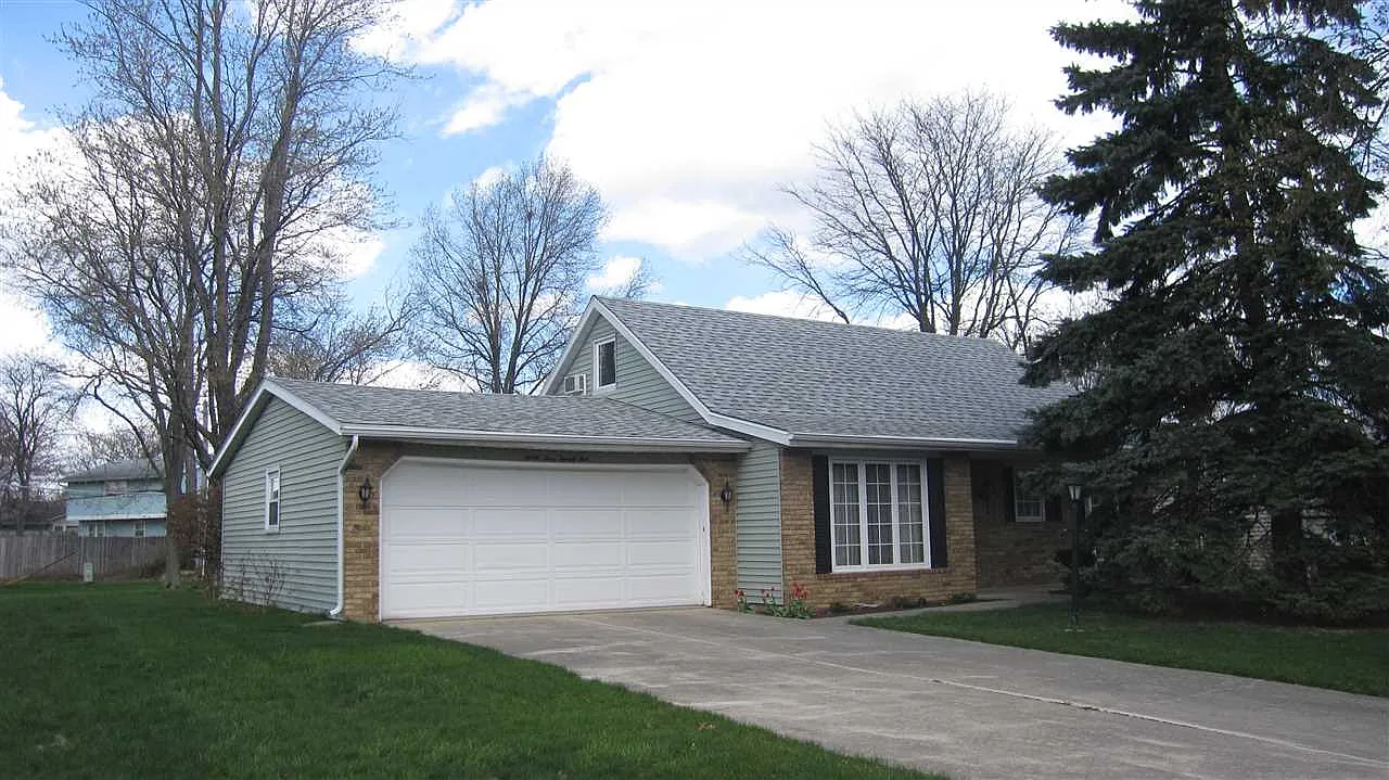 3325 Debeney Dr photo 1