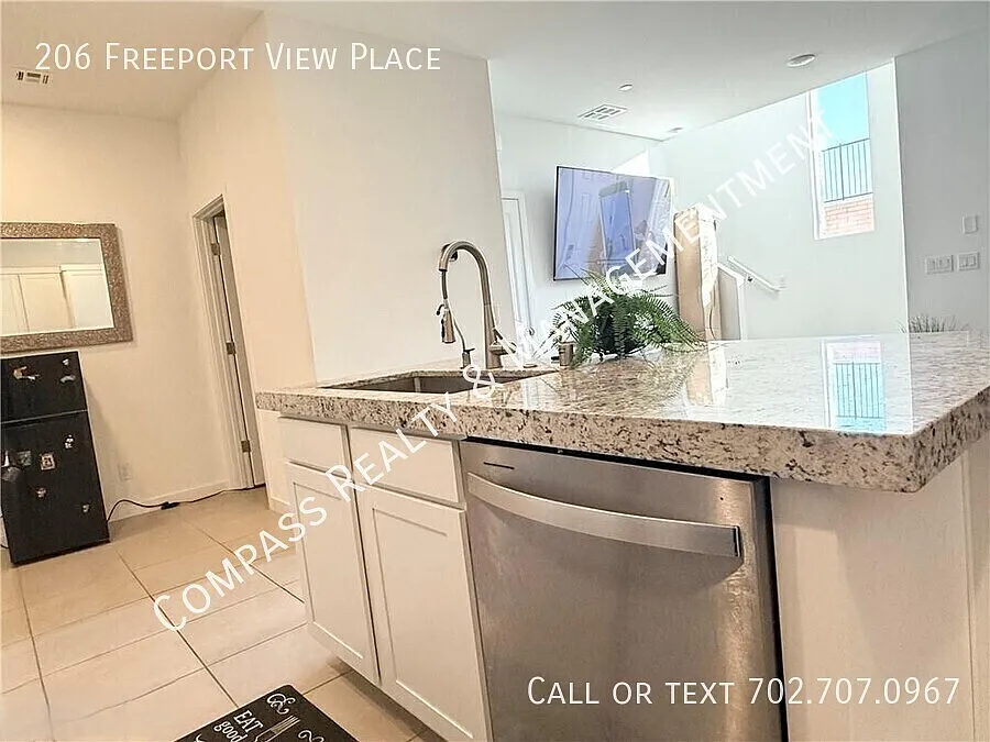 206 Freeport View Pl — Photo 2