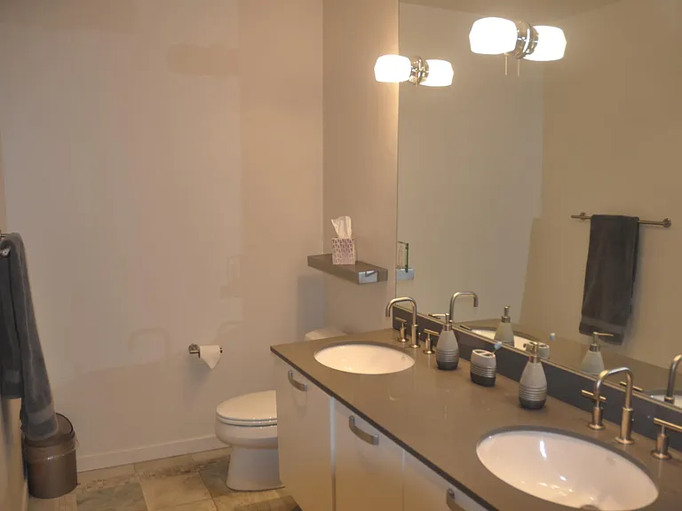 231 Robinson St #R-330 — Photo 24