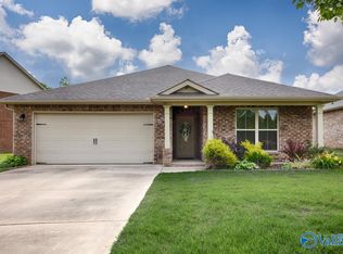 104 Summer Pointe Ln, Madison, AL 35757