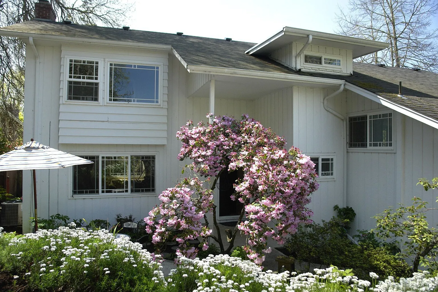 2015 E 27th Ave photo 1