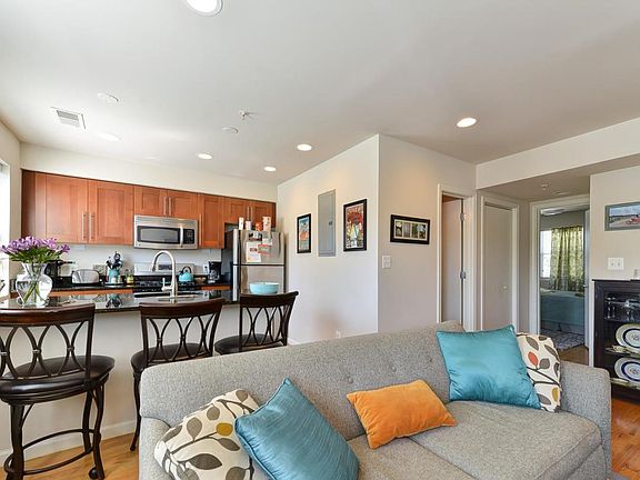 Den/Kitchen
