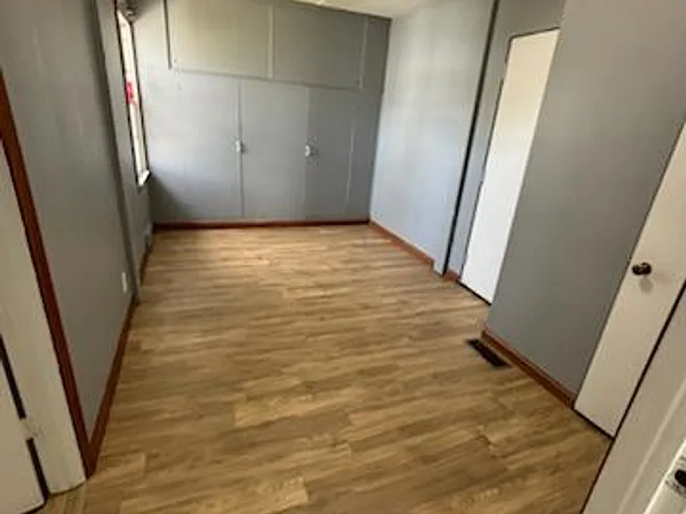 5600 W Kilgore Ave — Photo 8
