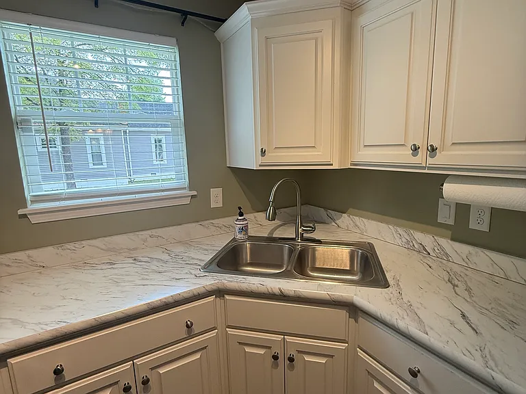 2225 E Spring St — Photo 16