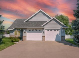 1005 Marcella Ct, Sauk Rapids, MN 56379