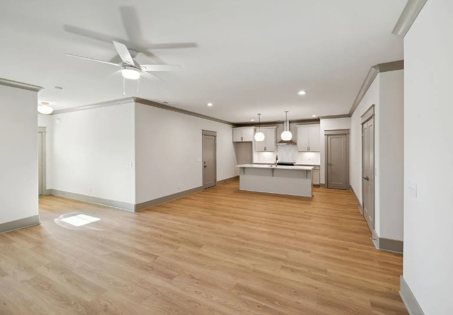 3 bed, 2.0 bath, 1800 sqft, $2,599 — Photo 3