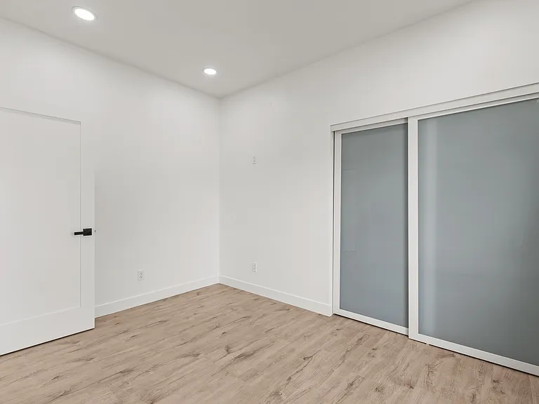 3248 Clairemont Dr #4 — Photo 6