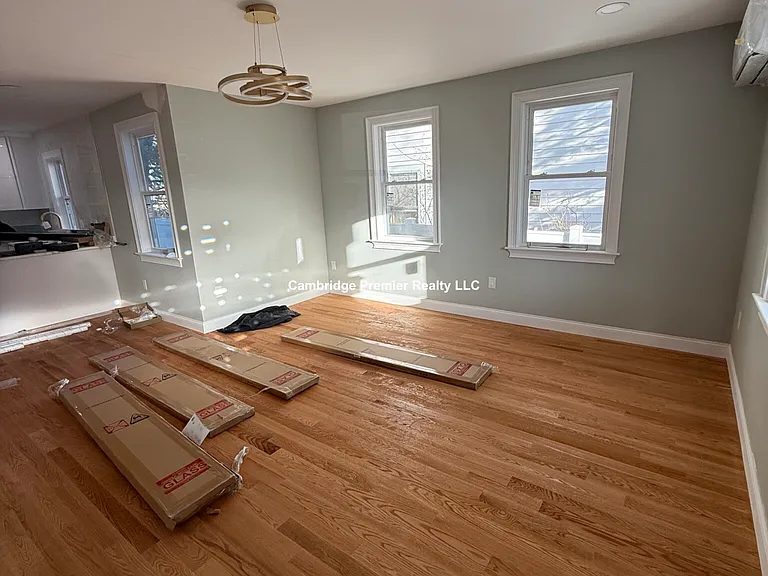 8 Brentwood St #1 — Photo 3