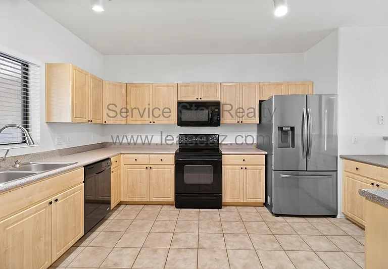 920 E Devonshire Ave #1001 — Photo 5