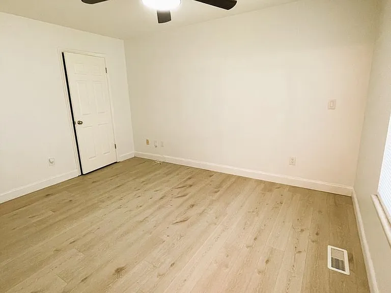 10437 Cable Ave — Photo 16