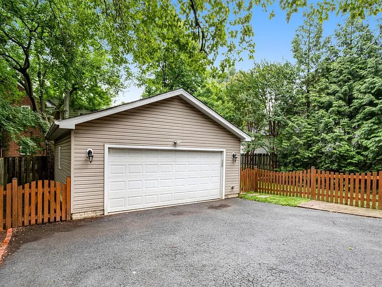 615 N George Mason Dr — Photo 16