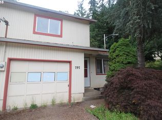 797 S 70th St, Springfield, OR 97478