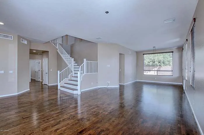 562 N Danielson Way — Photo 3