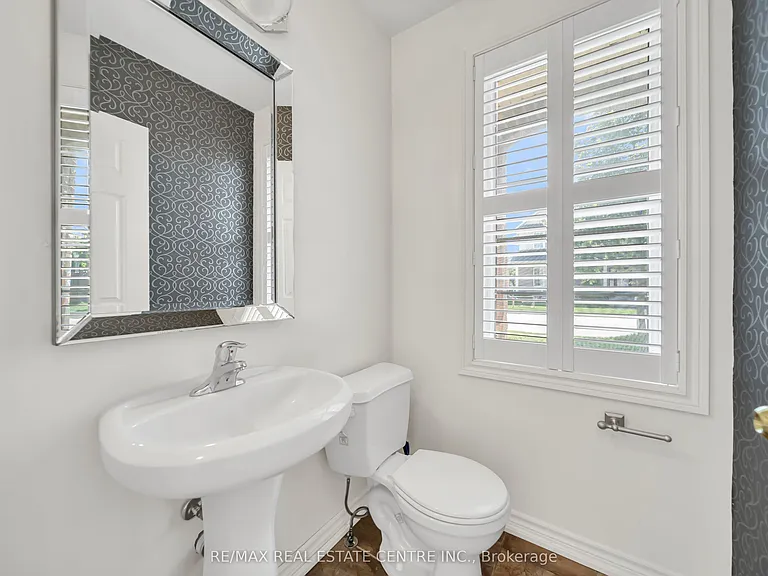 4215 Cole Cres — Photo 14