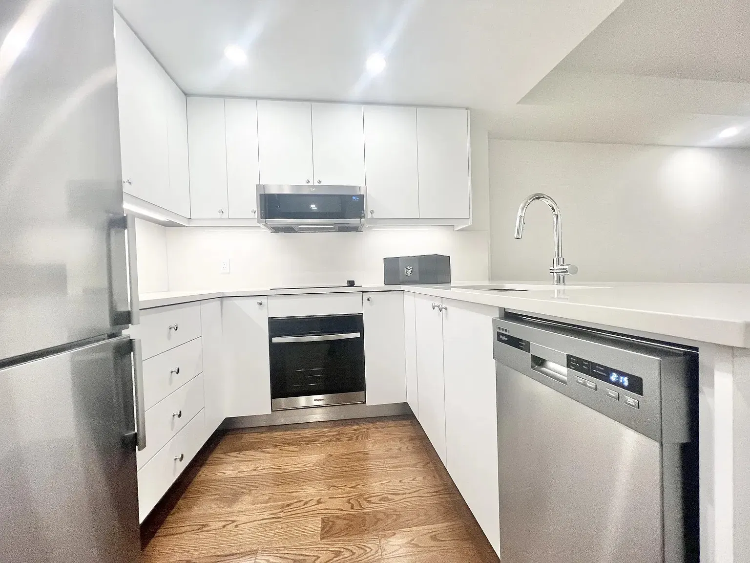 1 bed, 699 sqft, $2,200 — Photo 2