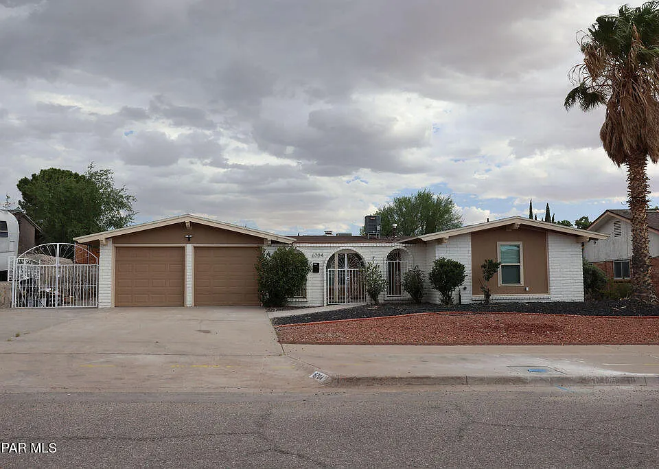 6704 La Cadena Dr