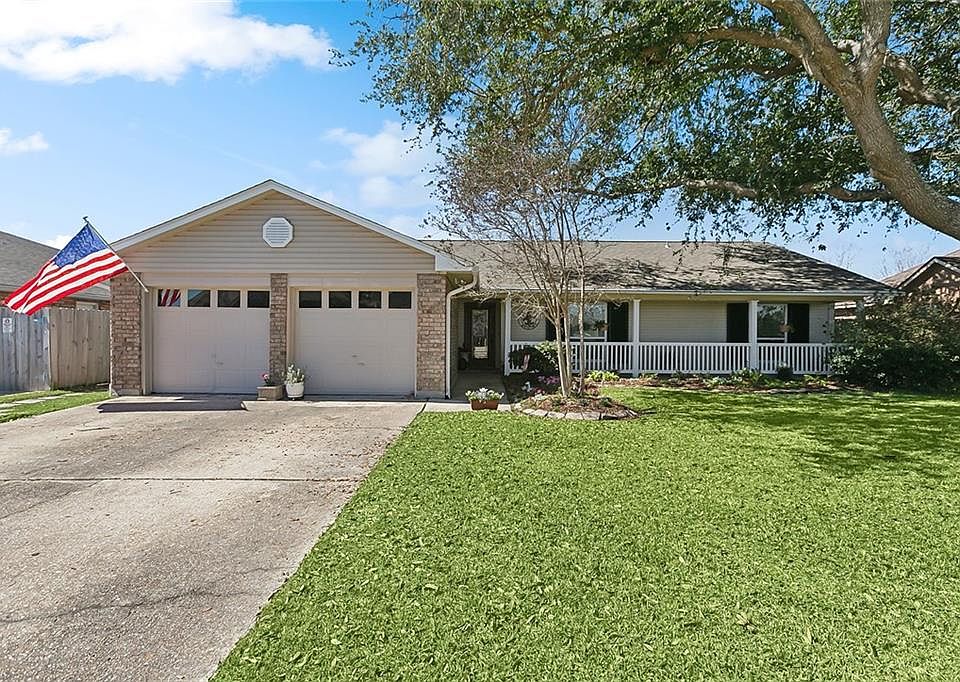 1st image of 2243 E Canterbury Dr