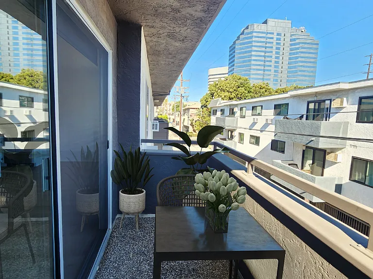 1310 Wellesley Ave — Photo 9